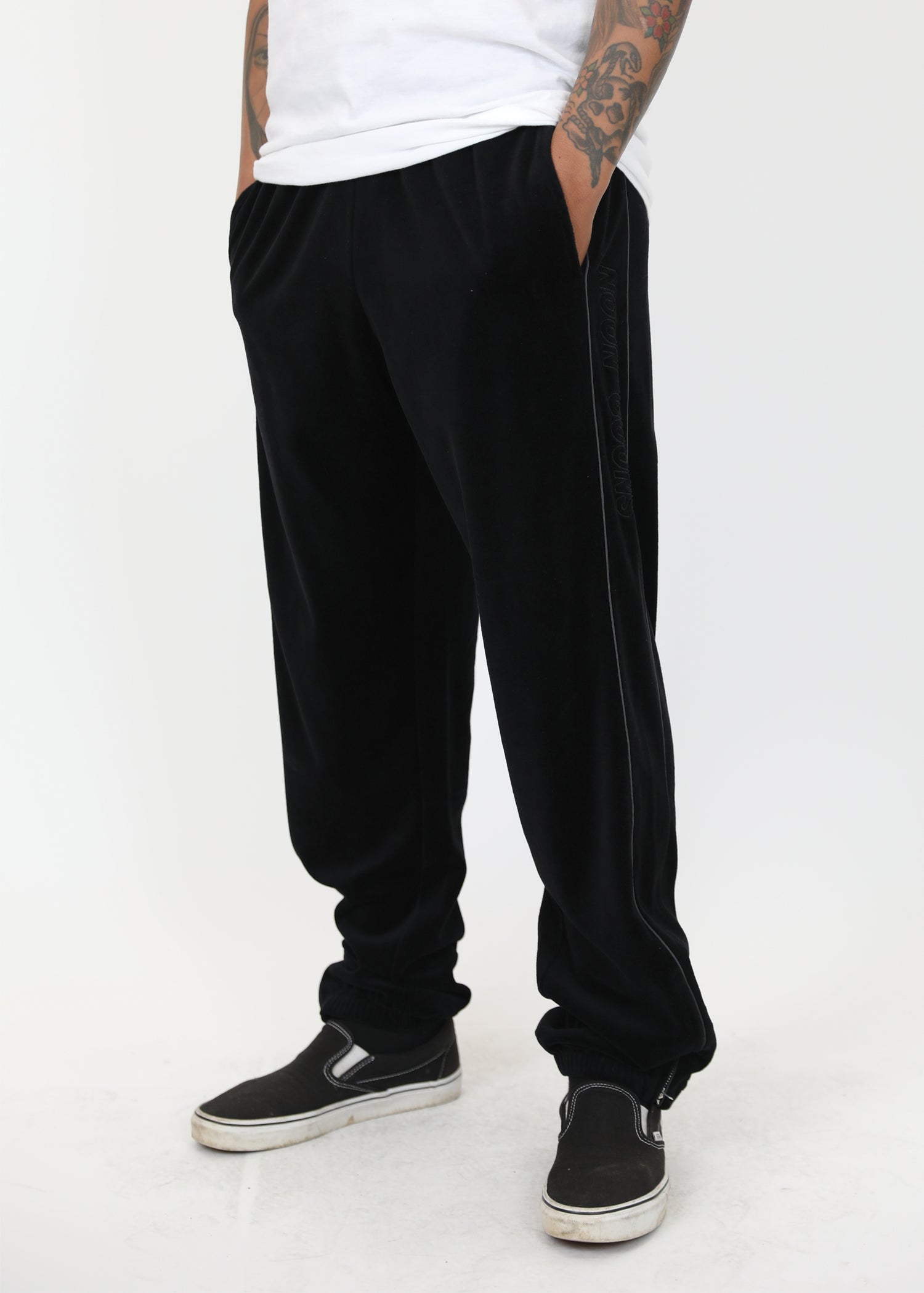 Dial 411 Velour Trackpant - Black