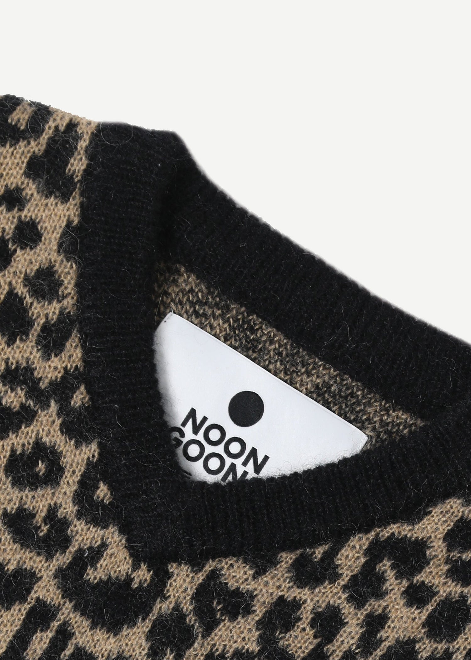 LEOPARD V NECK SWEATER